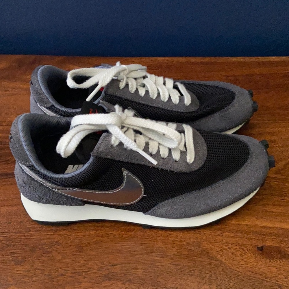 Nike Daybreak Unisex Black & Silver Sneakers